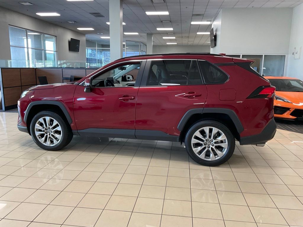Used 2025 Toyota RAV4 XLE Premium w/ Weather Package AWD/4WD image 5