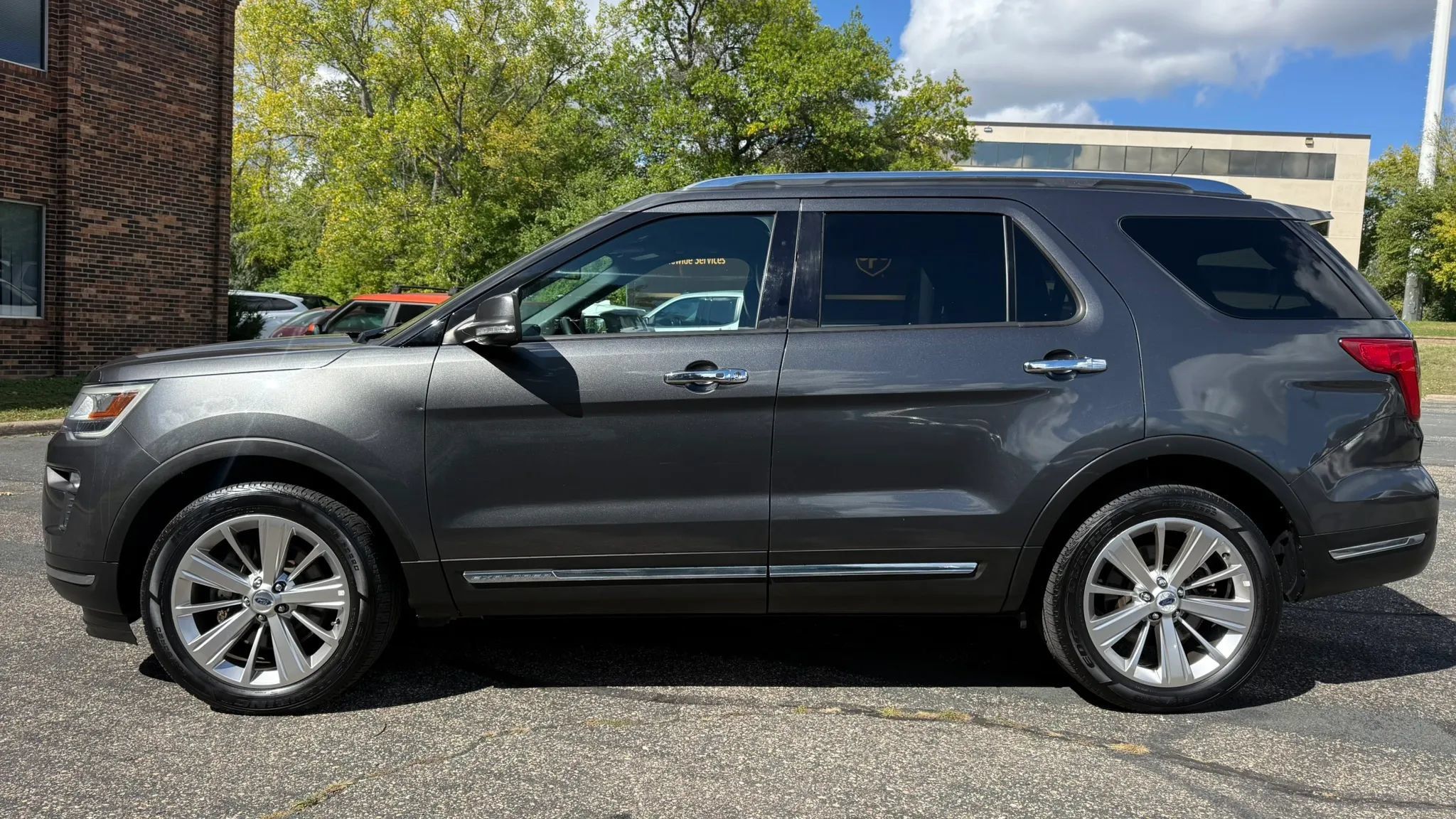 Used 2019 Ford Explorer Limited w/ Class III Trailer Tow Package AWD/4WD image 6