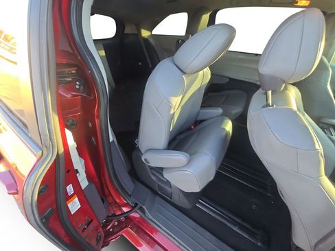 Used 2022 Toyota Sienna XLE image 19