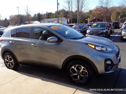 Used 2022 Kia Sportage LX image 2