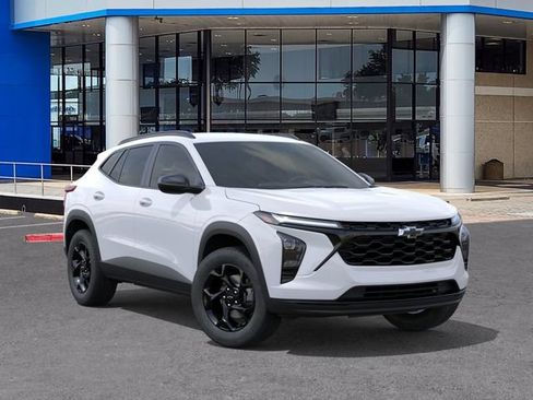 New 2026 Chevrolet Trax LT w/ Driver Confidence Package FWD image 7