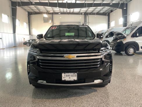 Used 2024 Chevrolet Suburban LT AWD/4WD image 2