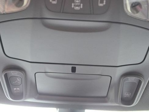 New 2027 Chrysler Pacifica Select AWD/4WD image 30