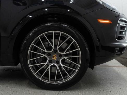 Used 2023 Porsche Cayenne Platinum Edition image 39