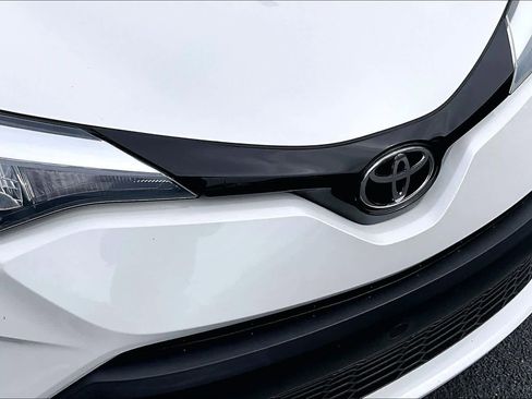 Used 2020 Toyota C-HR XLE image 29