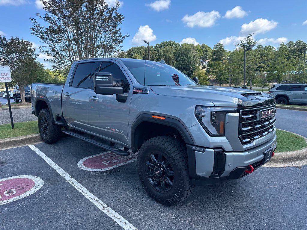 Used 2025 GMC Sierra 2500 AT4 AWD/4WD image 3