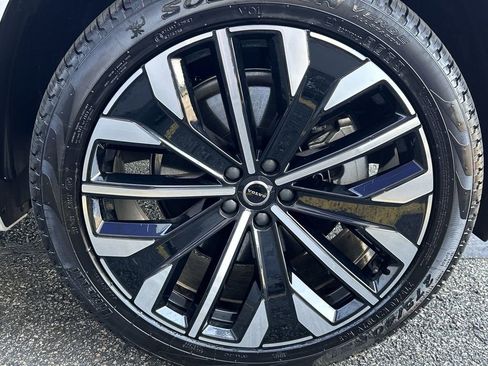 New 2026 Volvo XC90 B6 Plus image 13