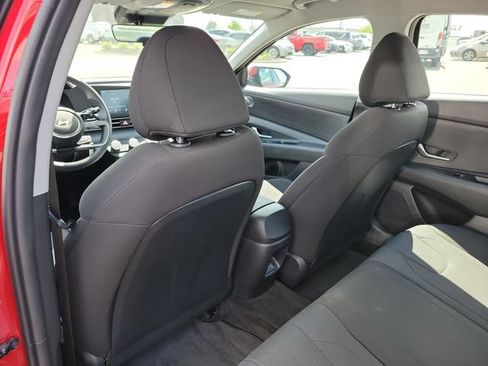 Certified 2025 Hyundai Elantra SE FWD image 9