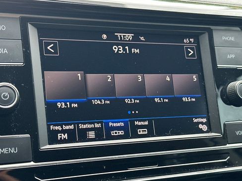 Used 2022 Volkswagen Taos S image 17