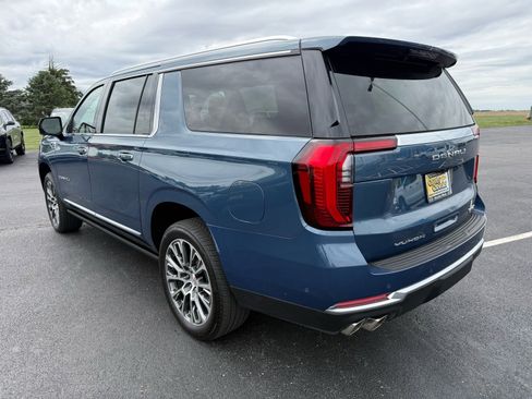 Used 2025 GMC Yukon XL Denali w/ Denali Reserve Package AWD/4WD image 3
