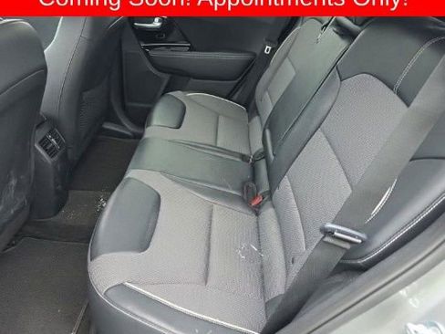 Used 2022 Kia Niro EX w/ Cold Weather Package FWD image 4