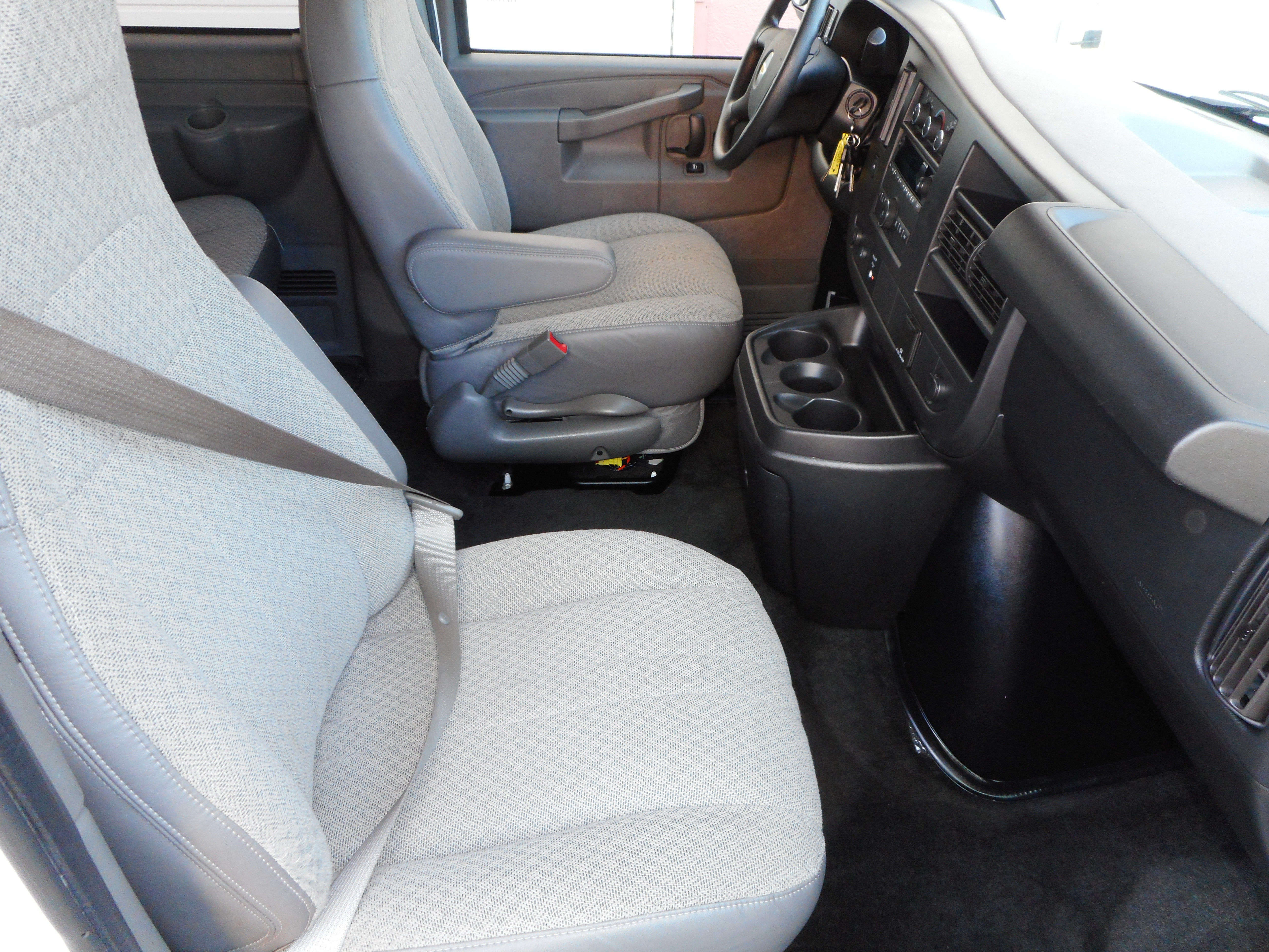Used 2017 Chevrolet Express 3500 LT w/ LT Preferred Equipment Group RWD image 30