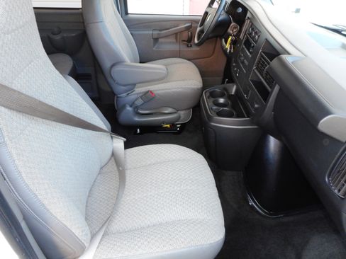 Used 2017 Chevrolet Express 3500 LT w/ LT Preferred Equipment Group image 30