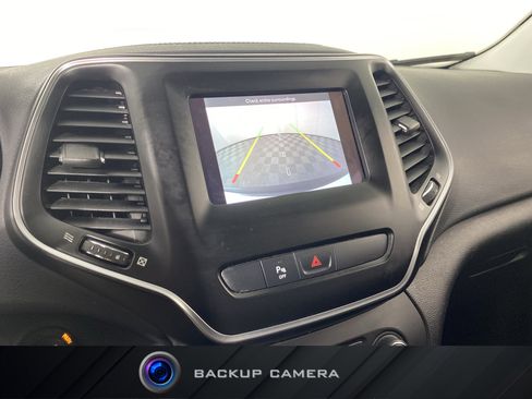 Used 2020 Jeep Cherokee Latitude Plus AWD/4WD image 4