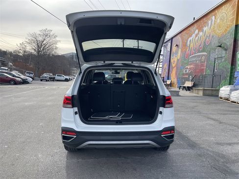 Used 2023 Volkswagen Taos SEL image 13