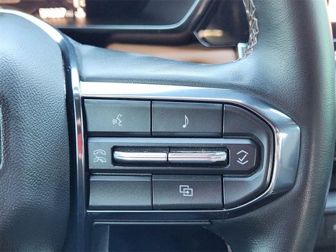 Used 2023 GMC Canyon AT4 w/ Technology Package image 30