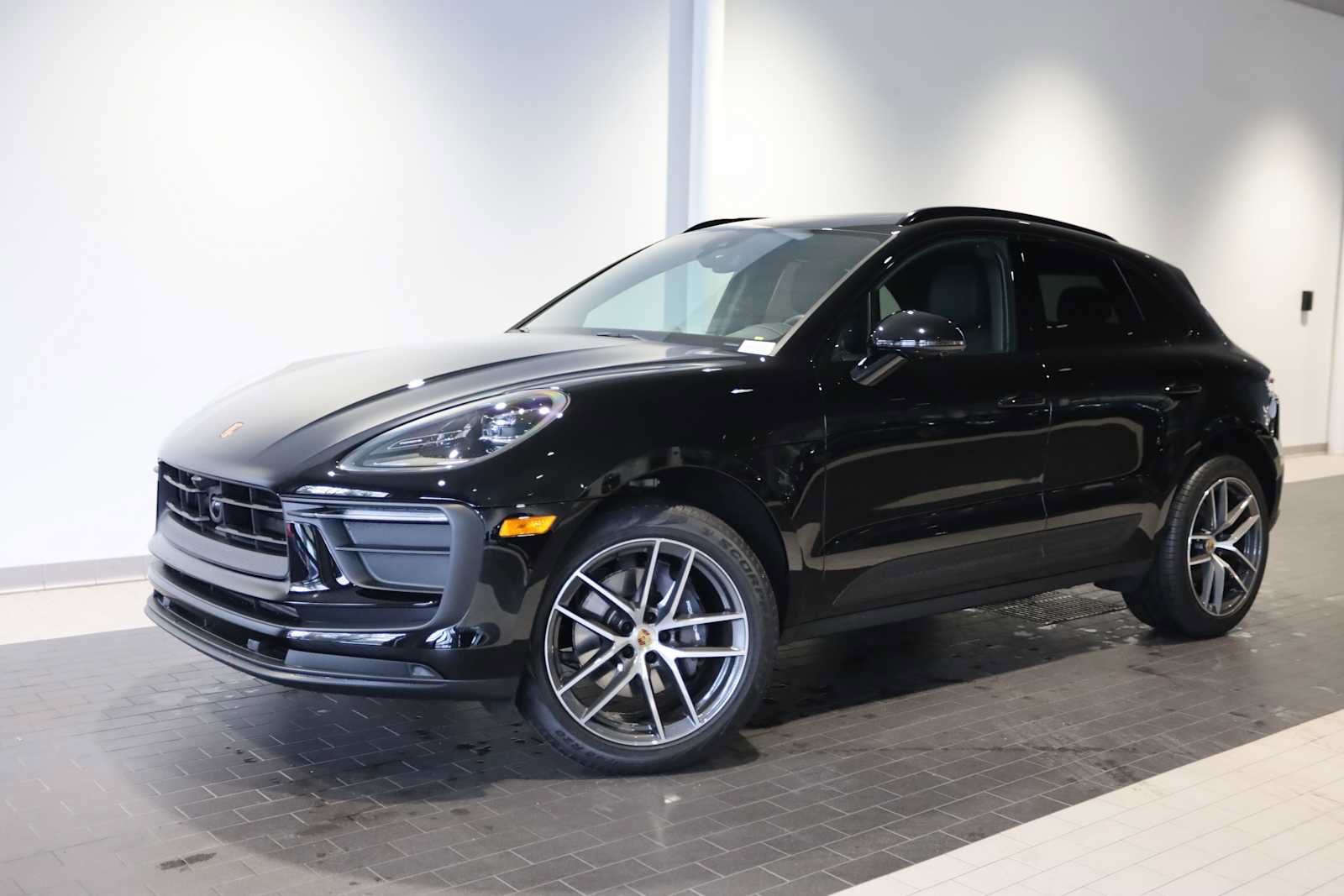 Used 2026 Porsche Macan AWD/4WD image 1