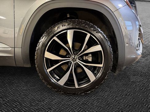 Used 2024 Volkswagen Atlas SEL Premium R-Line image 11