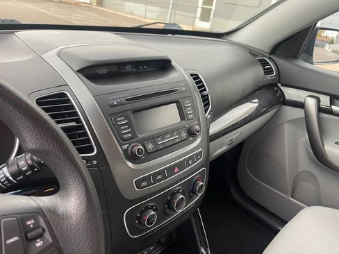 Used 2015 Kia Sorento LX image 23