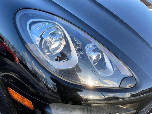 Used 2017 Porsche Macan Turbo w/ Premium Package Plus image 31