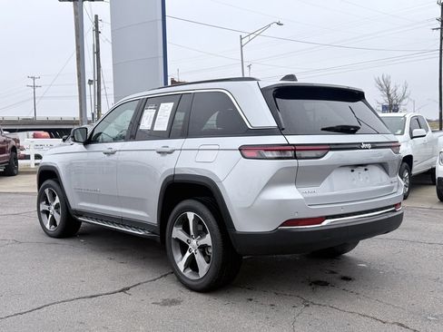 Used 2024 Jeep Grand Cherokee Limited image 5