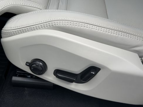 New 2026 Volvo XC90 B6 Ultra w/ Protection Package AWD/4WD image 19