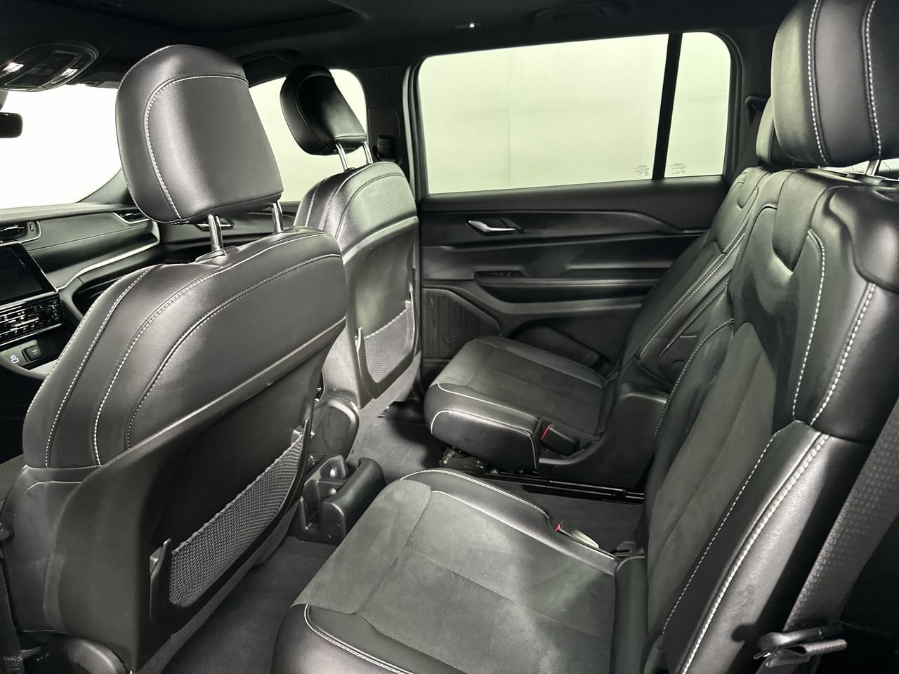 Used 2025 Jeep Grand Cherokee L Altitude RWD image 19