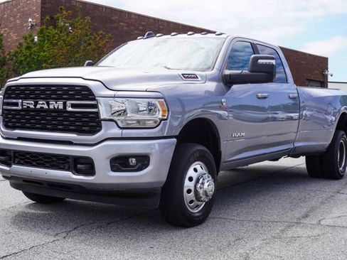Used 2024 RAM 3500 Big Horn w/ Sport Appearance Package AWD/4WD image 4