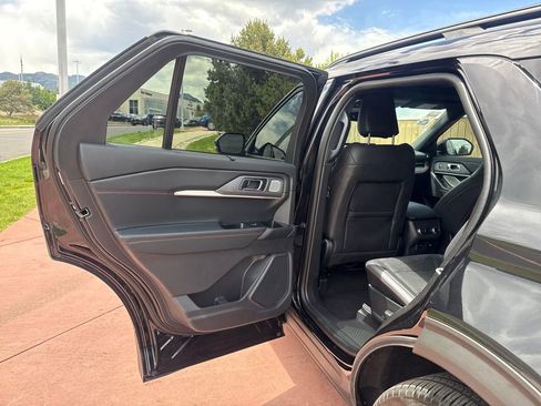 Used 2025 Ford Explorer ST AWD/4WD image 19