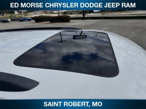 Used 2019 Jeep Grand Cherokee Laredo AWD/4WD image 13