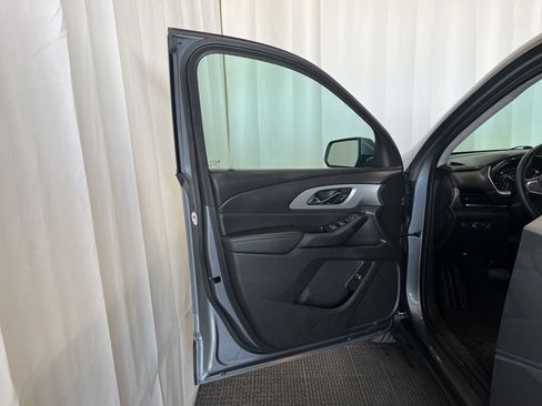 Used 2021 Chevrolet Traverse LT FWD image 17