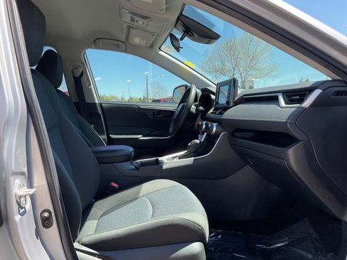 Used 2022 Toyota RAV4 LE AWD/4WD image 13