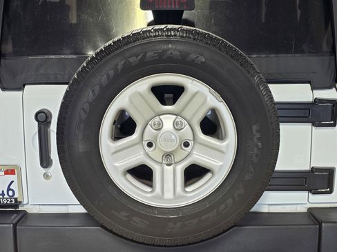 Used 2014 Jeep Wrangler Sport image 14