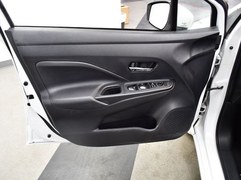 Used 2025 Nissan Versa SV w/ Trunk Package FWD image 16