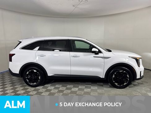 Used 2024 Kia Sorento S image 4