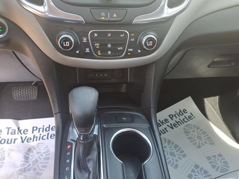 Used 2024 Chevrolet Equinox LT FWD image 22