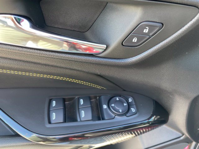 Used 2025 Chevrolet Trax LT w/ LT Convenience Package FWD image 12