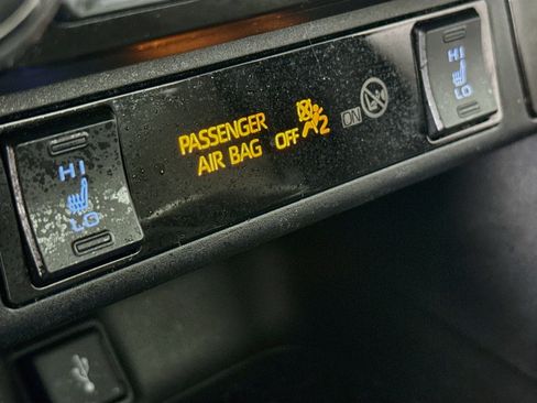 Used 2021 Toyota RAV4 XLE Premium AWD/4WD image 24