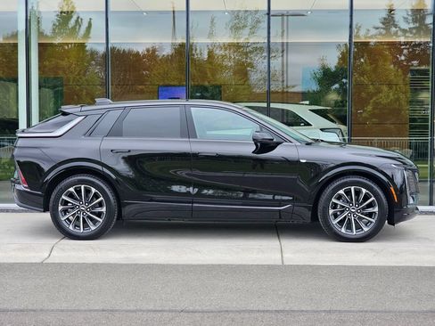 Used 2026 Cadillac Lyriq Premium Sport AWD/4WD image 6
