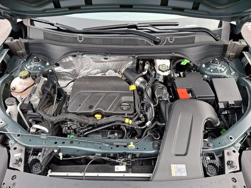 Used 2025 Chevrolet Trax LS w/ LS Convenience Package image 27