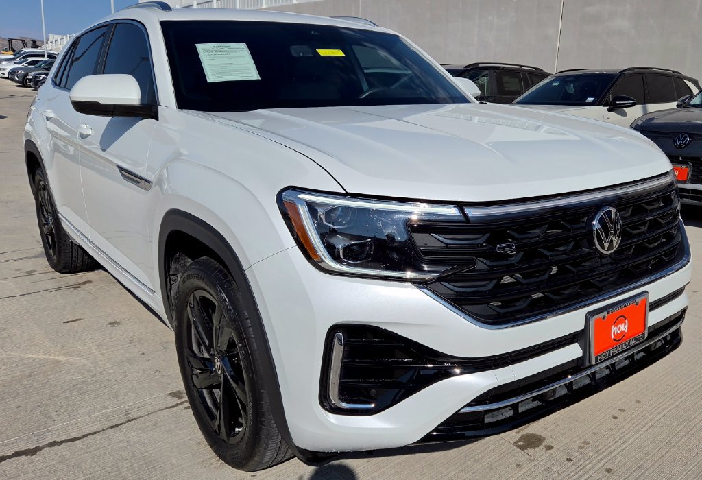 Used 2024 Volkswagen Atlas Cross Sport SEL R-Line AWD/4WD image 2
