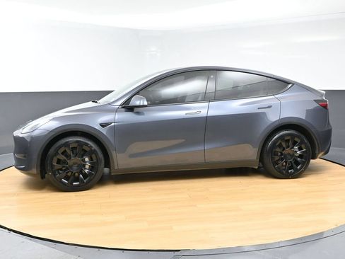 Used 2023 Tesla Model Y Long Range AWD/4WD image 54