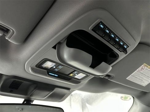 New 2023 Ford F550 4x4 Regular Cab Super Duty image 32