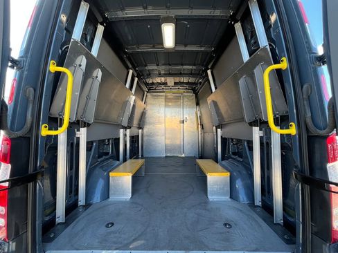 Used 2018 Mercedes-Benz Sprinter 2500 image 8