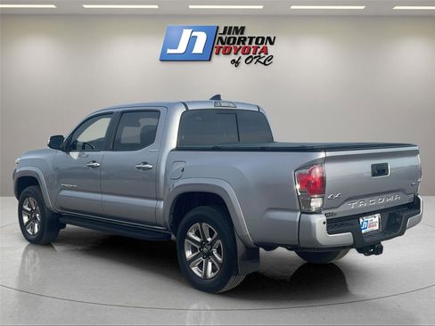 Used 2019 Toyota Tacoma Limited image 7