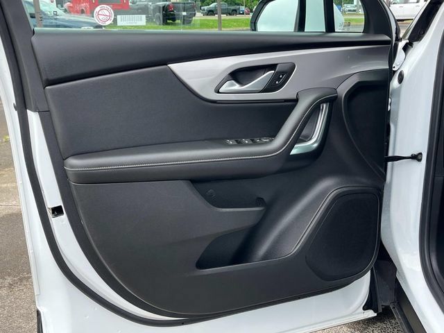 Used 2025 Chevrolet Blazer LT FWD image 26