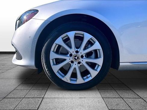 Used 2019 Mercedes-Benz E 300 4MATIC image 4