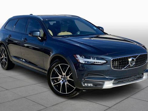 Used 2020 Volvo V90 T6 Cross Country image 2