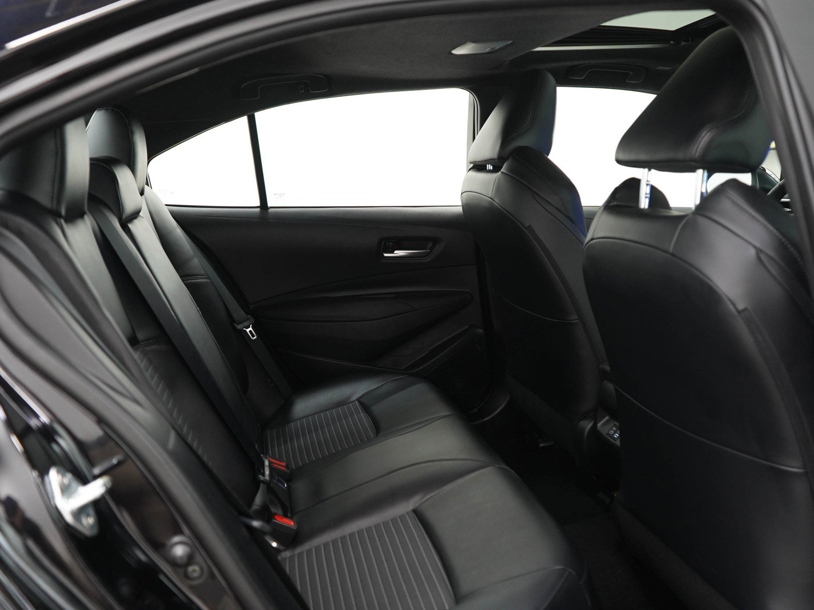 Used 2025 Toyota Corolla XSE FWD image 14