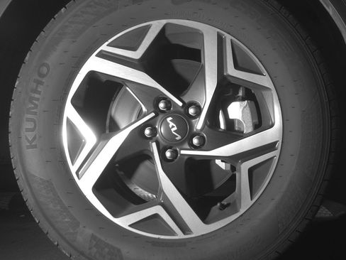 Used 2025 Kia Sportage LX image 13